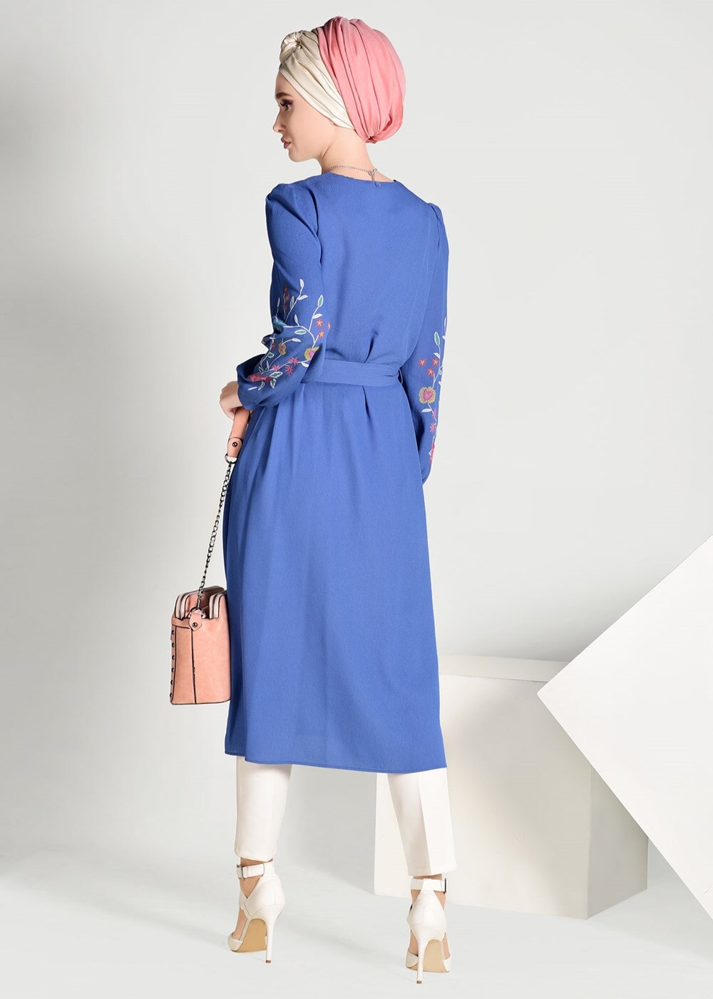 Tesettür giyim LACİVERT NAKIŞ DETAYLI BELİ KUŞAKLI TUNİK 45071 