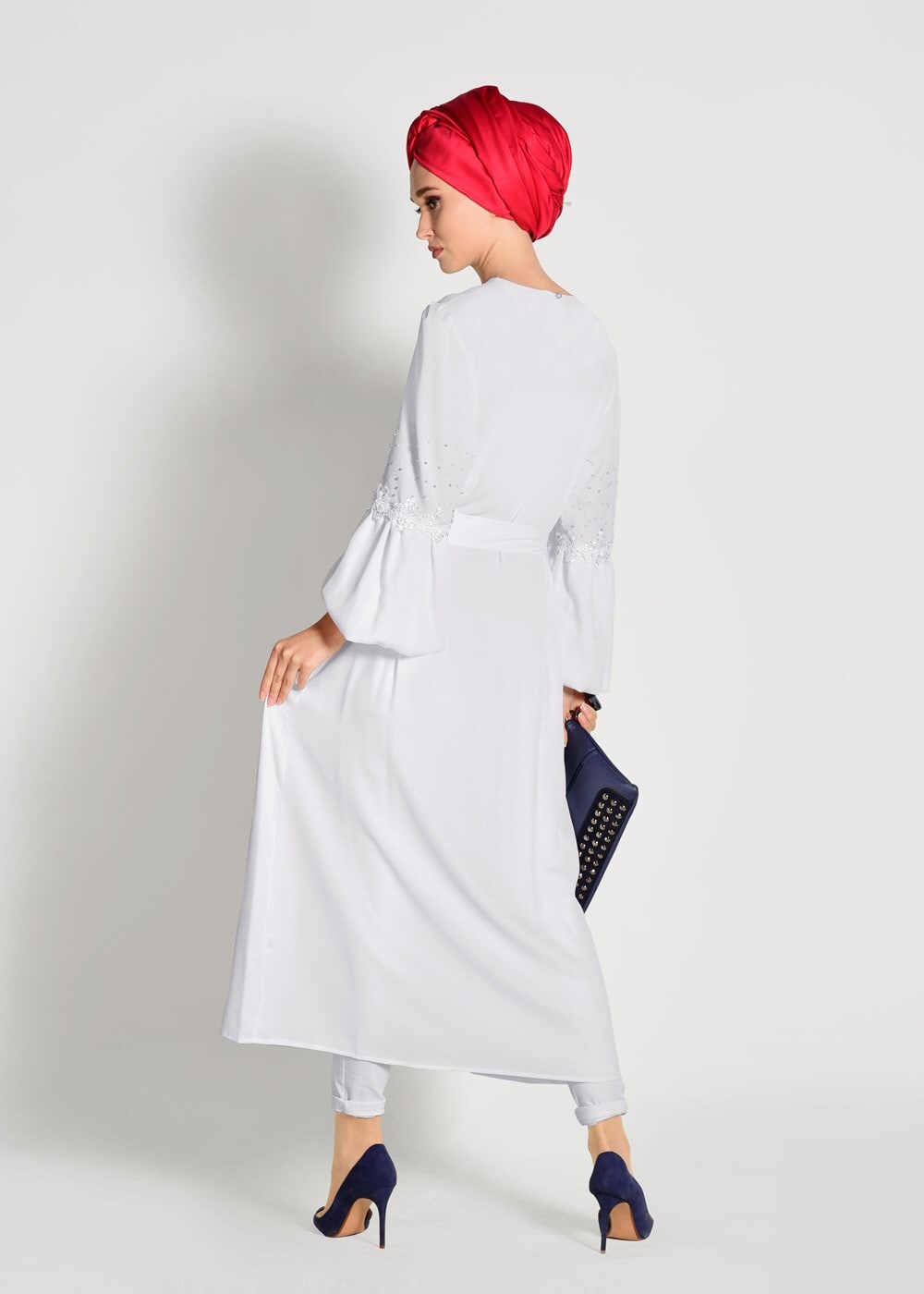 Tesettür giyim EKRU İNCİ DETAYLI BELİ KUŞAKLI TUNİK 48071