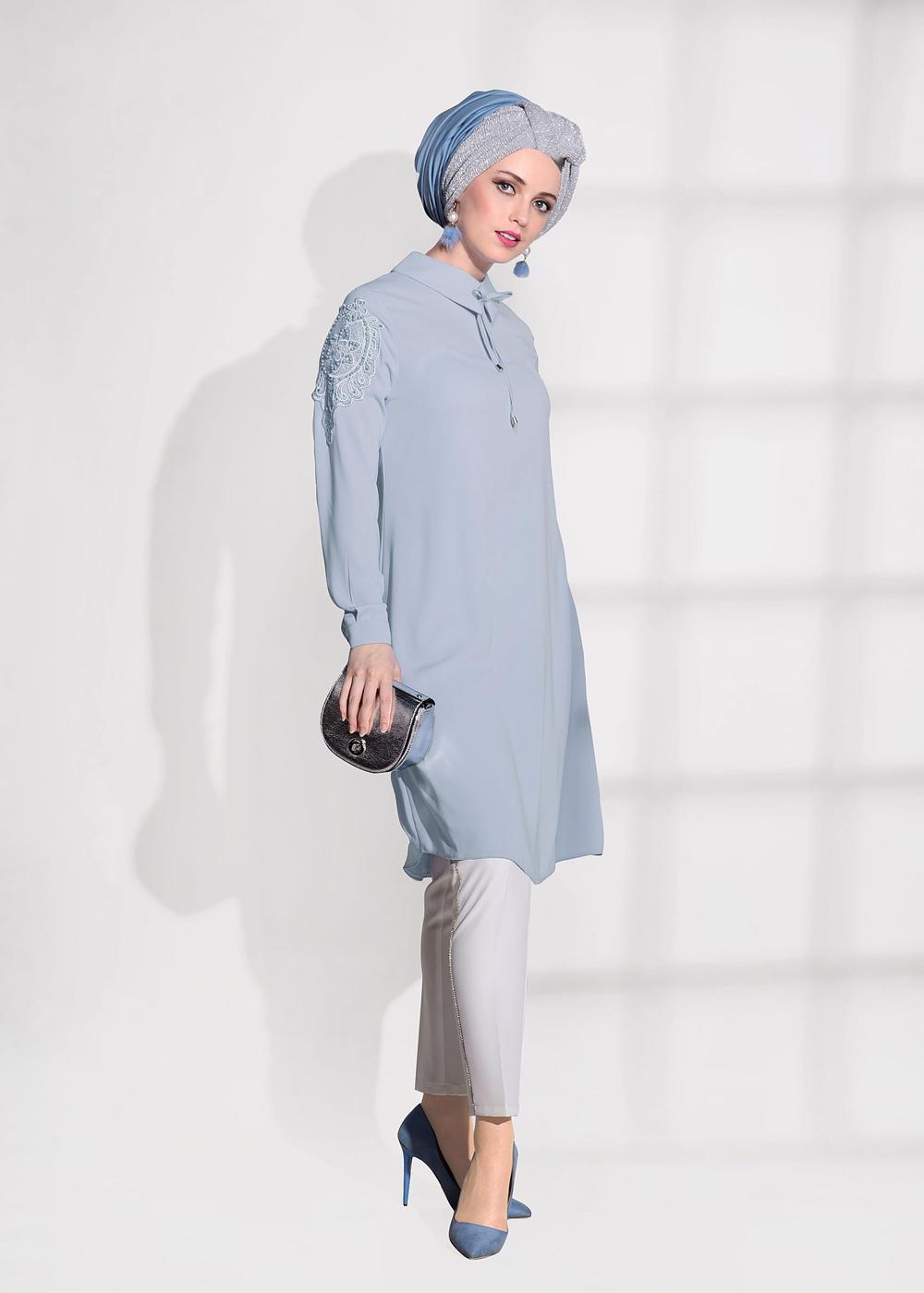 Tesettür giyim MAVİ T 61781 Elegance- Kol Kısmı Güpür Detaylı Tunik