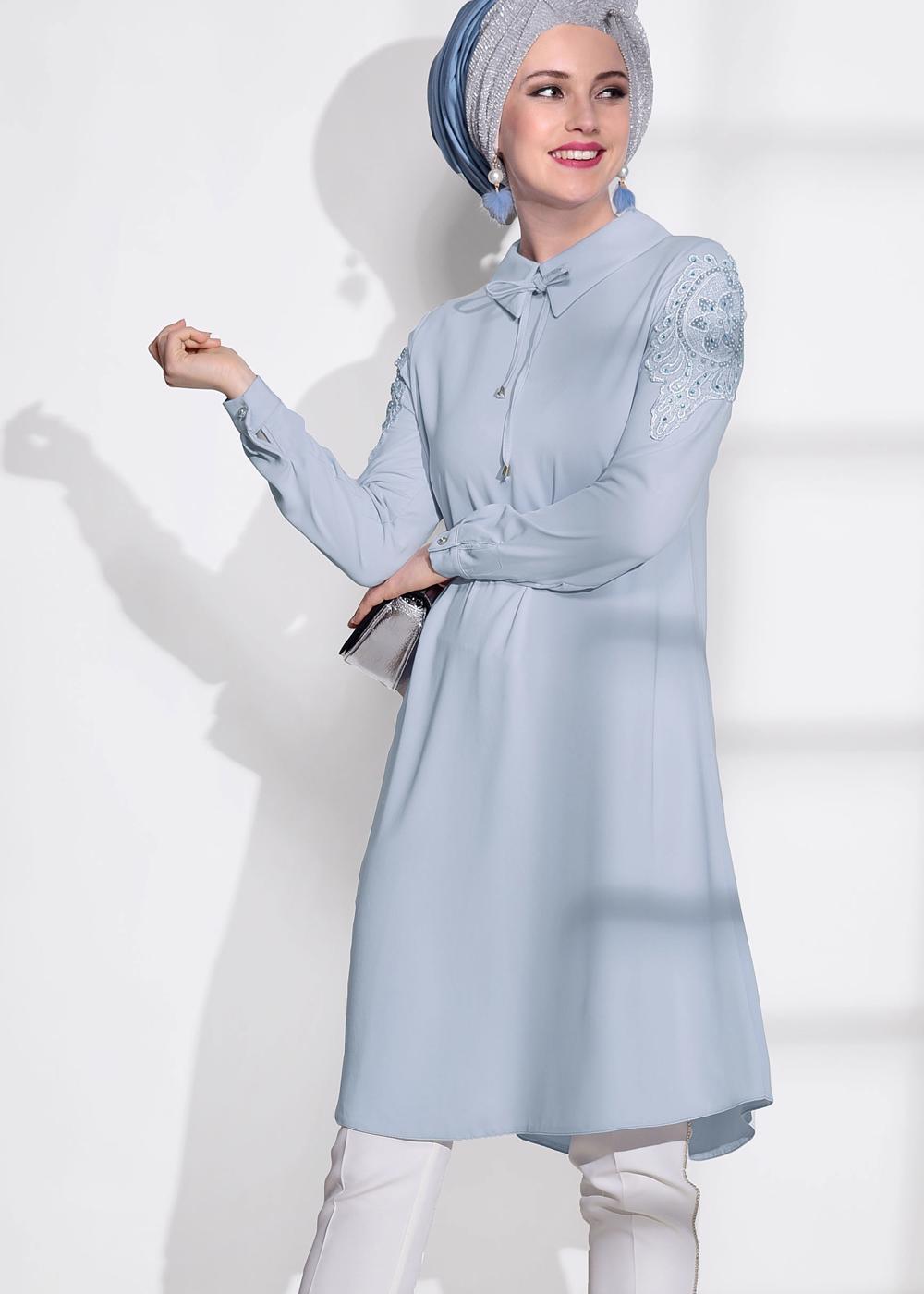Tesettür giyim MAVİ T 61781 Elegance- Kol Kısmı Güpür Detaylı Tunik