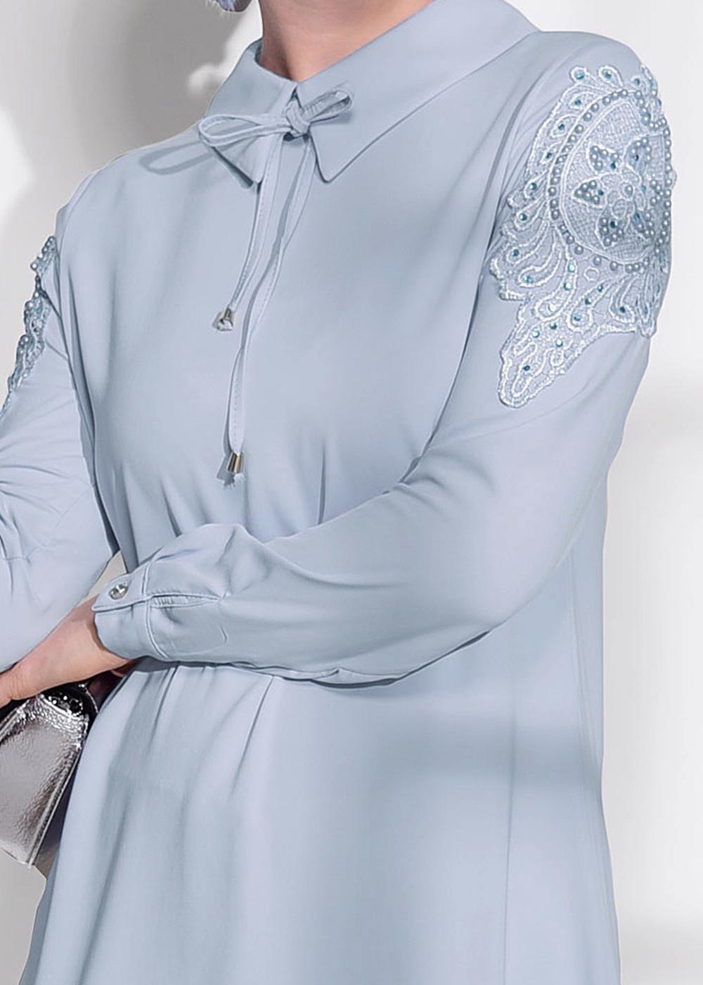Tesettür giyim MAVİ T 61781 Elegance- Kol Kısmı Güpür Detaylı Tunik
