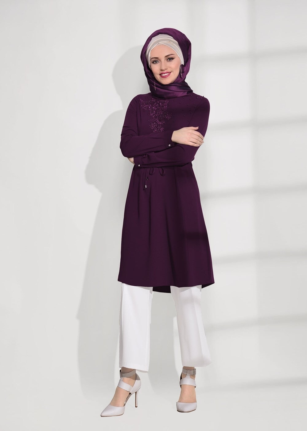 Tesettür giyim MOR İNCİ DETAYLI TUNİK 62781