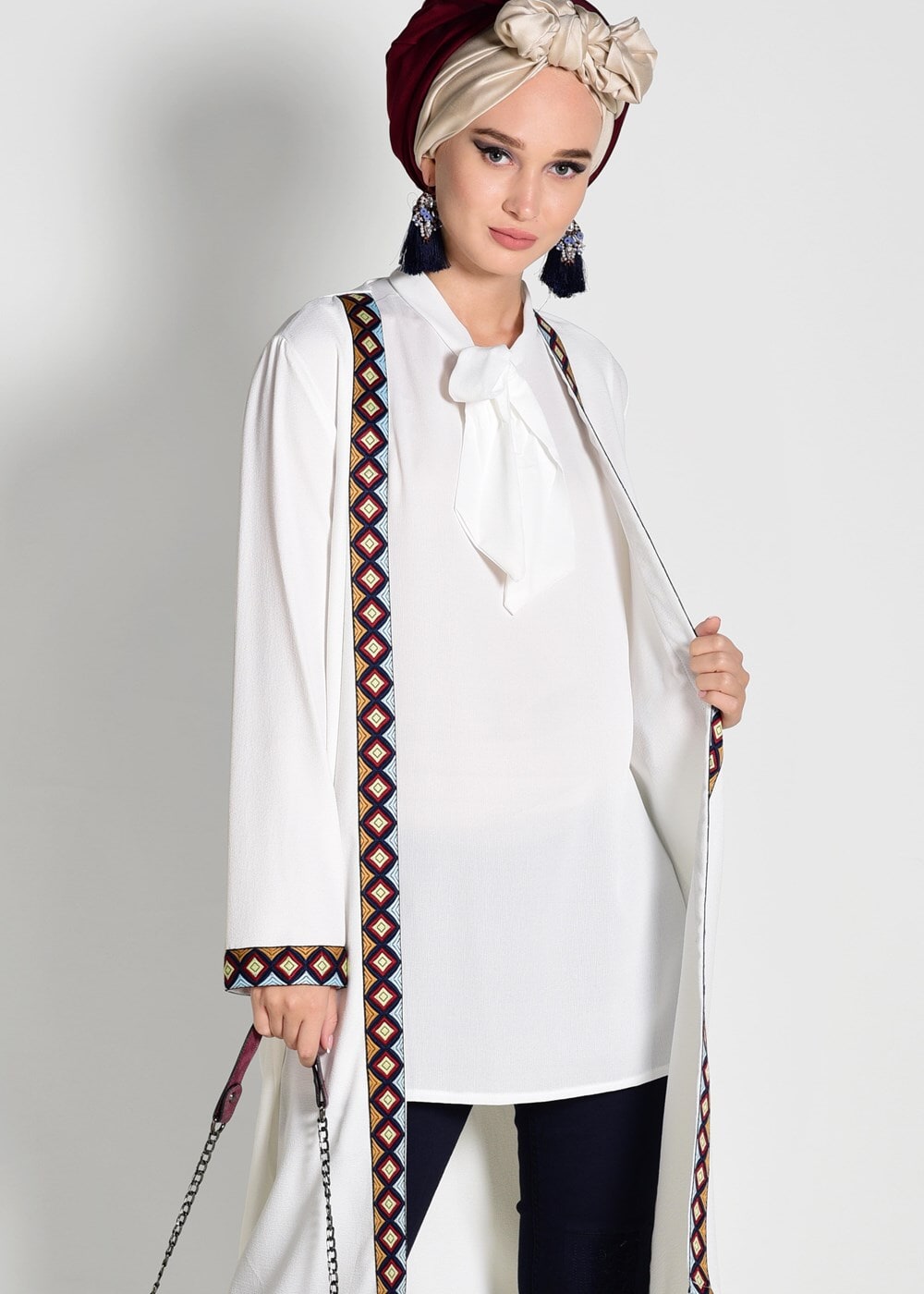 Tesettür giyim EKRU ŞERİT DETAYLI DESENLİ 2&prime;Lİ TUNİK 73471