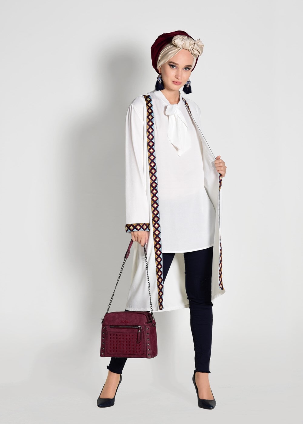 Tesettür giyim EKRU ŞERİT DETAYLI DESENLİ 2&prime;Lİ TUNİK 73471