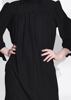 Tesettür giyim SİYAH İNCİ DETAYLI PİLELİ TUNİK 77651