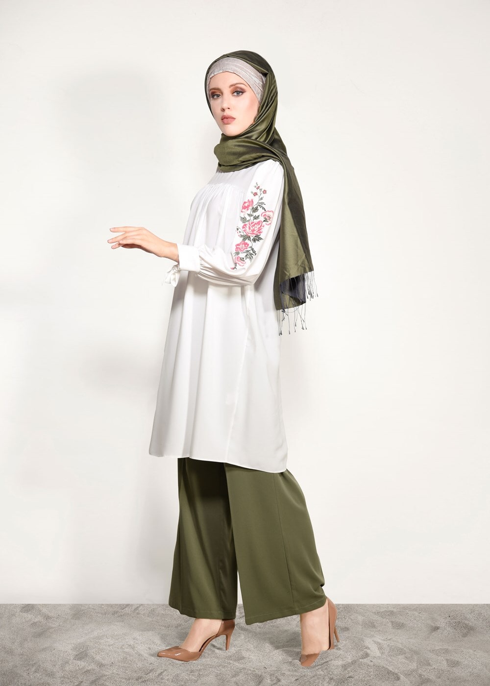 Tesettür giyim EKRU MANŞETLERİ BAĞCIKLI TUNİK 84461 