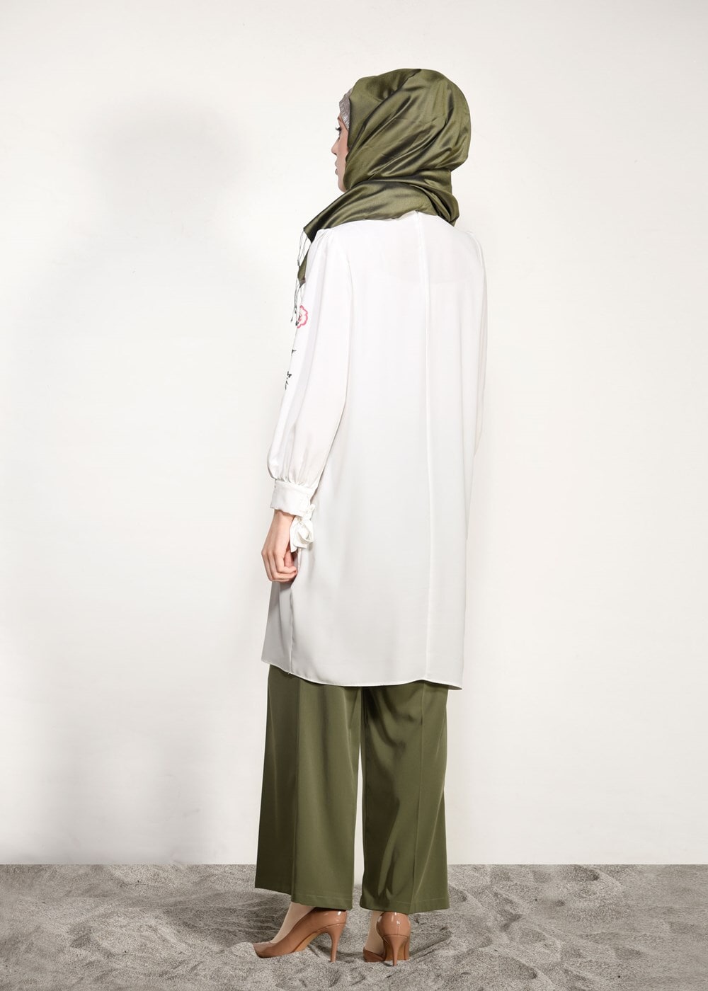 Tesettür giyim EKRU MANŞETLERİ BAĞCIKLI TUNİK 84461 