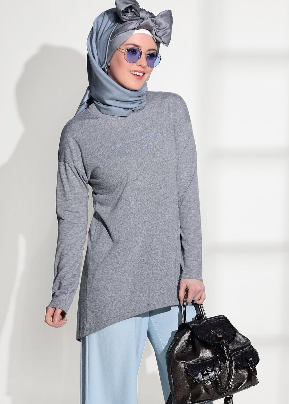 Tesettür giyim GRİ BASKI DETAYLI PENYE TUNİK 87415 