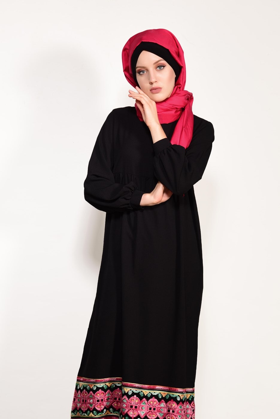 Tesettür giyim SİYAH T 95171 İkoll- Nakış Detaylı Uzun Tunik