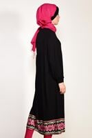 Tesettür giyim SİYAH T 95171 İkoll- Nakış Detaylı Uzun Tunik