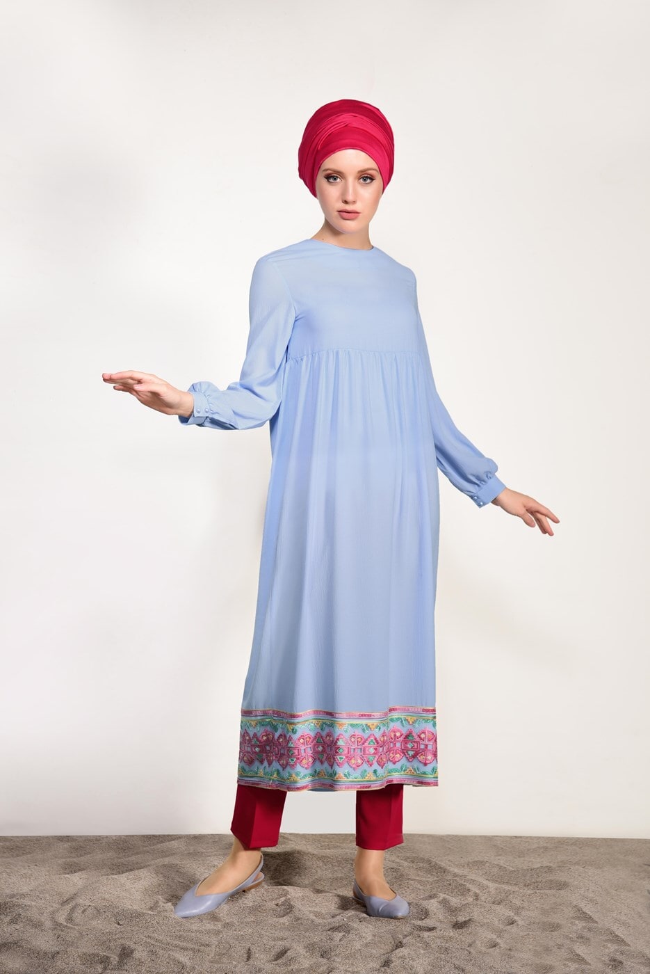 Tesettür giyim MAVİ T 95171 İkoll- Nakış Detaylı Uzun Tunik