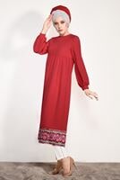 Tesettür giyim KIRMIZI T 95171 İkoll- Nakış Detaylı Uzun Tunik