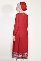 Tesettür giyim KIRMIZI T 95171 İkoll- Nakış Detaylı Uzun Tunik