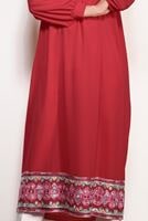 Tesettür giyim KIRMIZI T 95171 İkoll- Nakış Detaylı Uzun Tunik