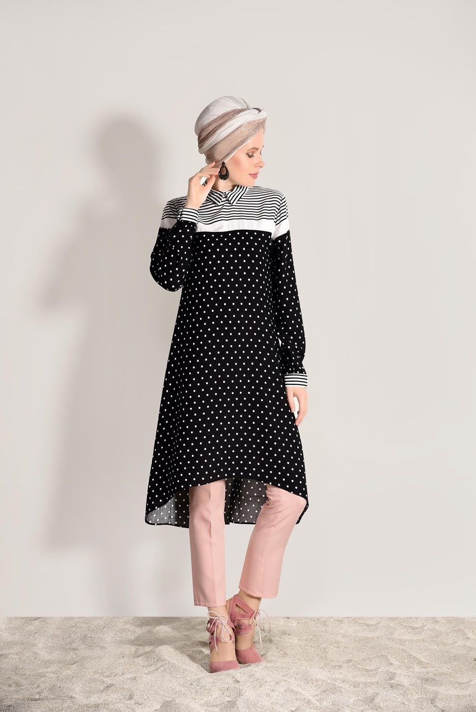 Tesettür giyim SİYAH T 2561 ModaBu- Puntiye Desenli Uzun Tunik