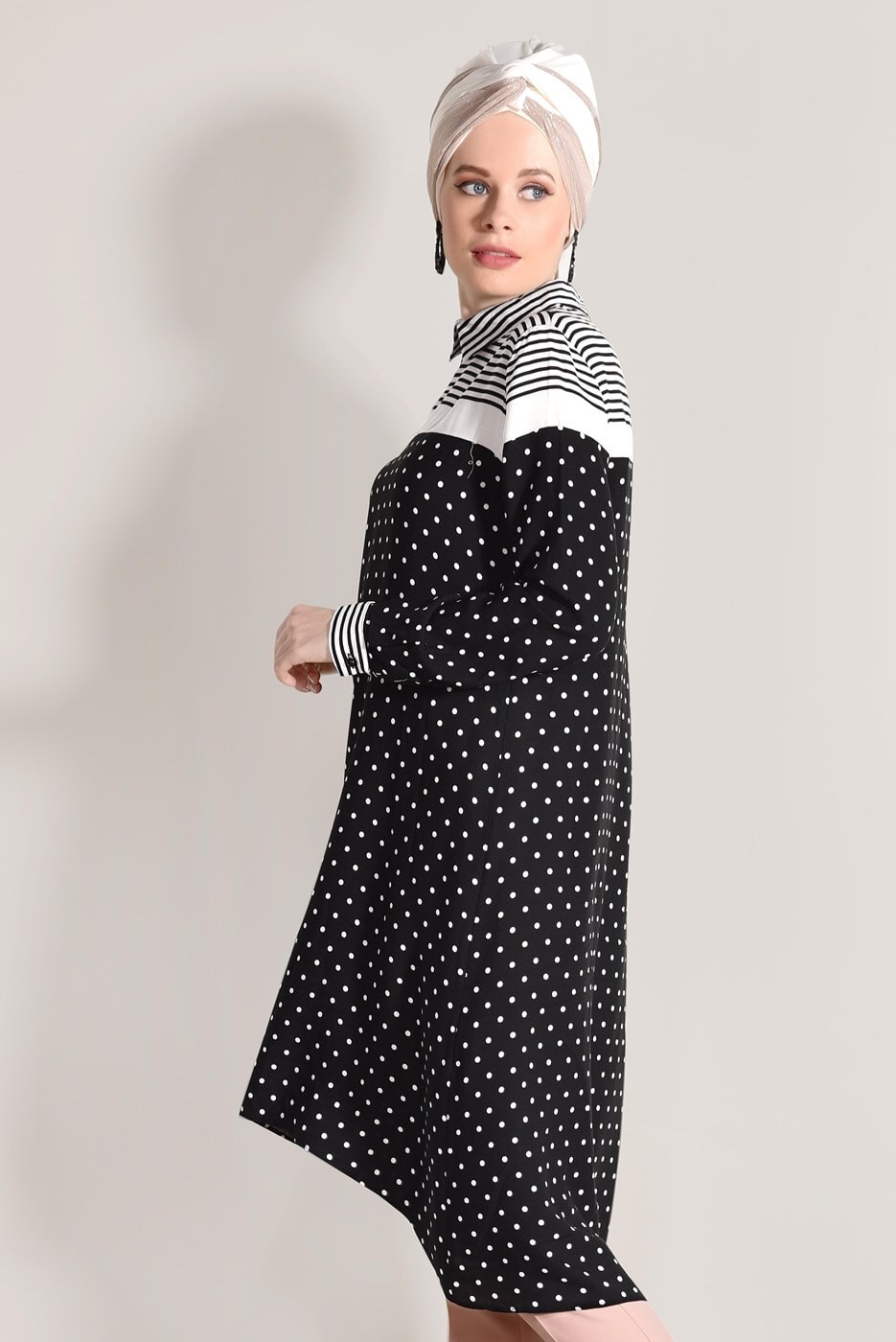 Tesettür giyim SİYAH T 2561 ModaBu- Puntiye Desenli Uzun Tunik