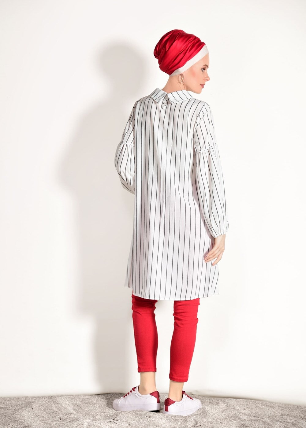 Tesettür giyim BEYAZ T 2636 Dkn-Çizgi Desenli Tunik