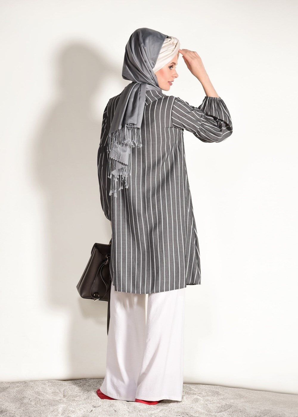 Tesettür giyim GRİ T 2636 Dkn-Çizgi Desenli Tunik