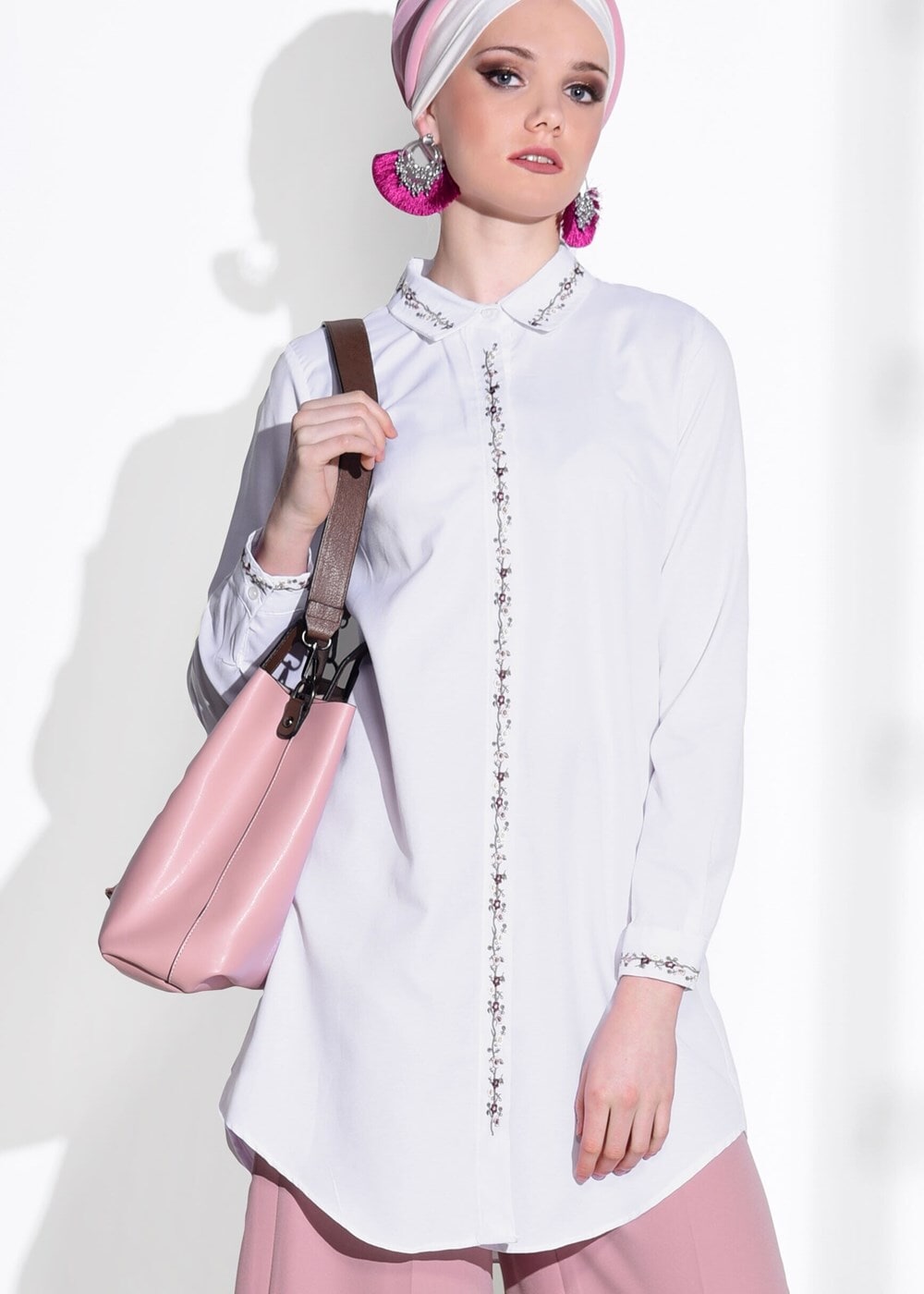 Tesettür giyim BEYAZ T 2707 Ksd- İşleme Detaylı Tunik