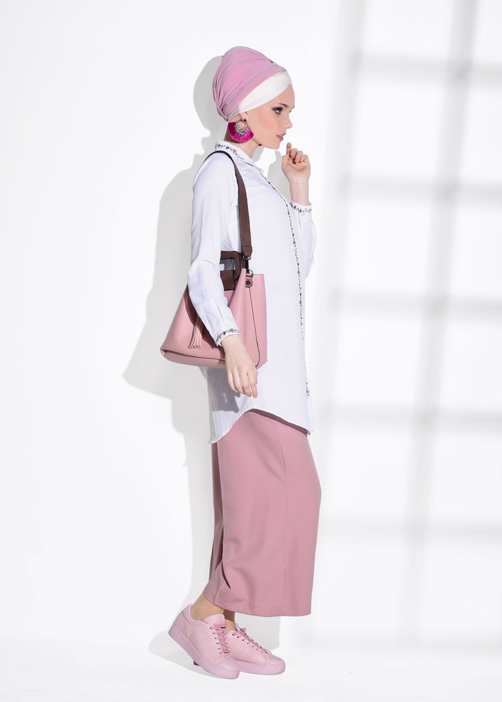 Tesettür giyim BEYAZ T 2707 Ksd- İşleme Detaylı Tunik