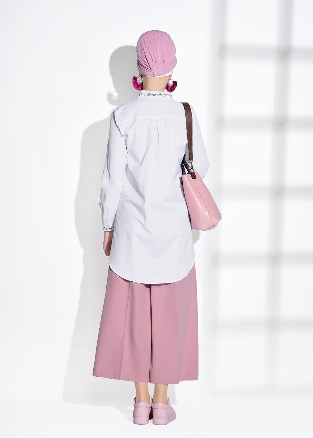 Tesettür giyim BEYAZ T 2707 Ksd- İşleme Detaylı Tunik