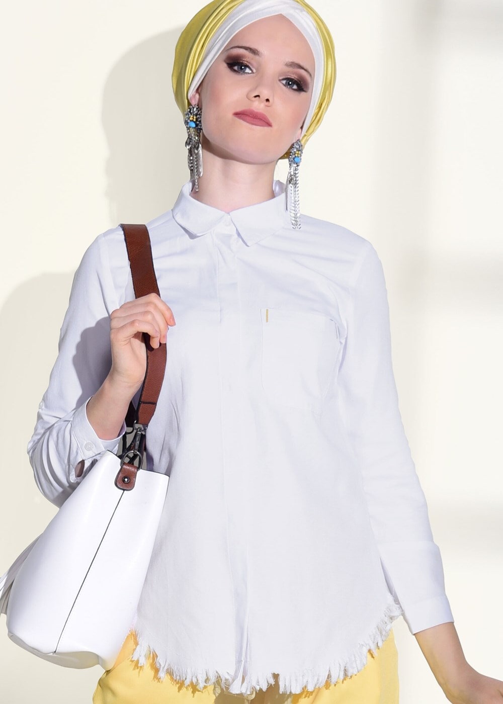 Tesettür giyim BEYAZ PÜSKÜL DETAYLI BLUZ 3338
