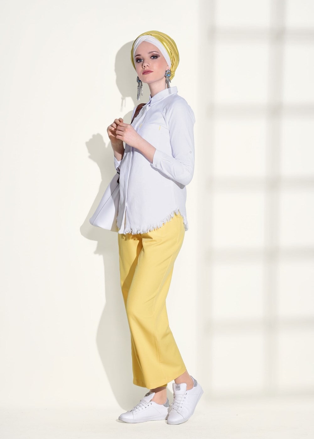 Tesettür giyim BEYAZ PÜSKÜL DETAYLI BLUZ 3338