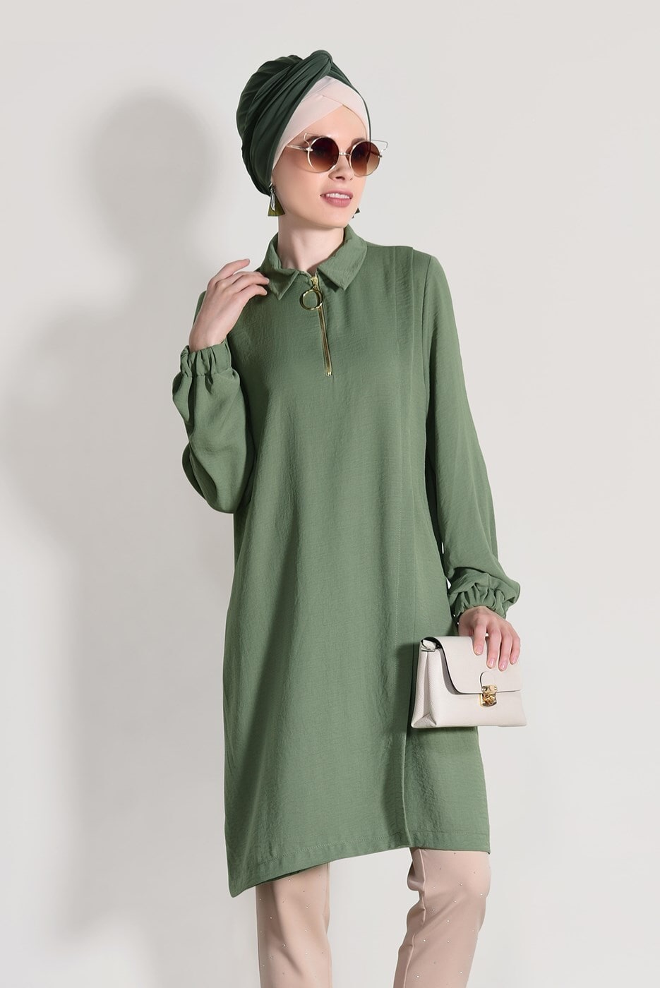 Tesettür giyim HAKİ T 3498 Mısra- Fermuar Detaylı Tunik