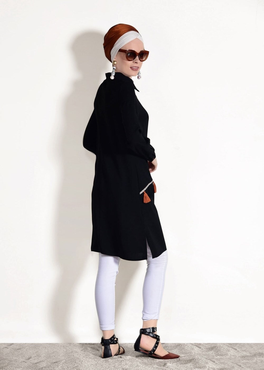 Tesettür giyim SİYAH T 3623 Mas- Püskül Detaylı Tunik