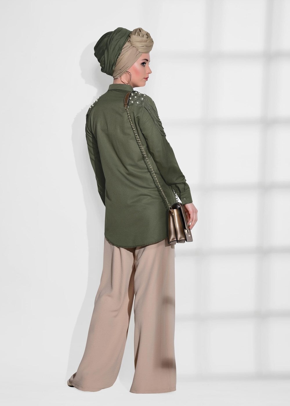 Tesettür giyim HAKİ OMUZ KISMI İNCİ VE DANTEL DETAYLI TUNİK 4075 