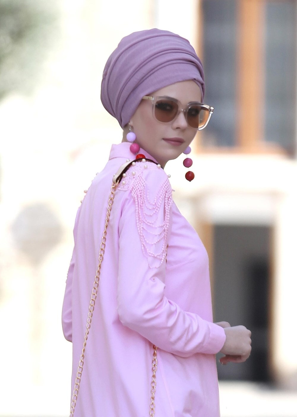 Tesettür giyim PEMBE OMUZ KISMI İNCİ VE DANTEL DETAYLI TUNİK 4075 