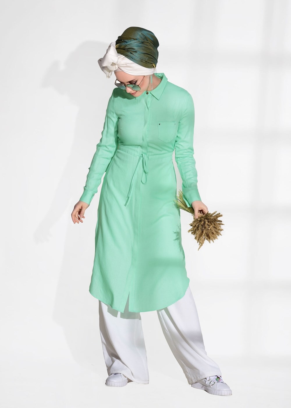 Tesettür giyim YEŞİL BELİ BÜZGÜLÜ YANDAN YIRTMAÇLI TUNİK  4226