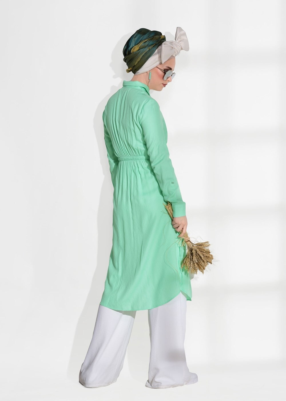 Tesettür giyim YEŞİL BELİ BÜZGÜLÜ YANDAN YIRTMAÇLI TUNİK  4226