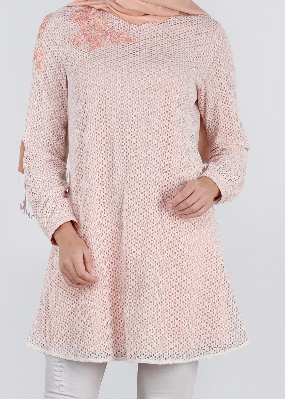 Tesettür giyim KREM NAKIŞ DETAYLI TUNİK  4452