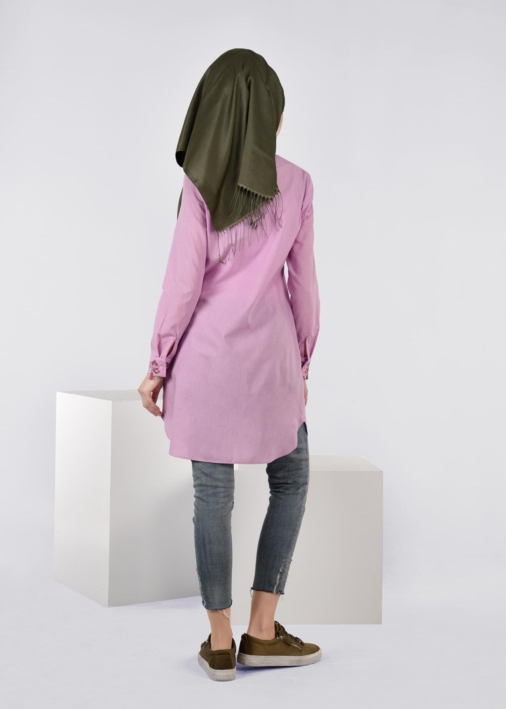 Tesettür giyim MOR YAKASI VE MANŞETLERİ İŞLEME DETAYLI TUNİK 4514 