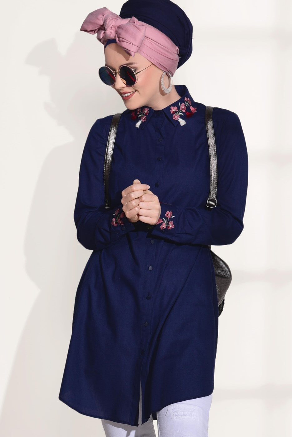 Tesettür giyim LACİVERT YAKASI VE MANŞETLERİ İŞLEME DETAYLI TUNİK 4514 