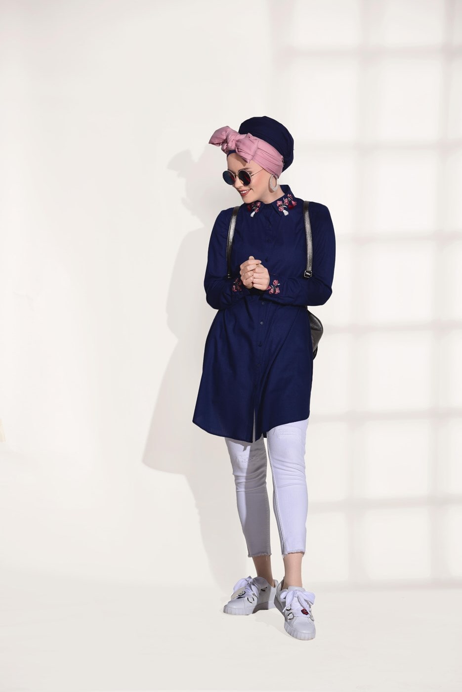 Tesettür giyim LACİVERT YAKASI VE MANŞETLERİ İŞLEME DETAYLI TUNİK 4514 