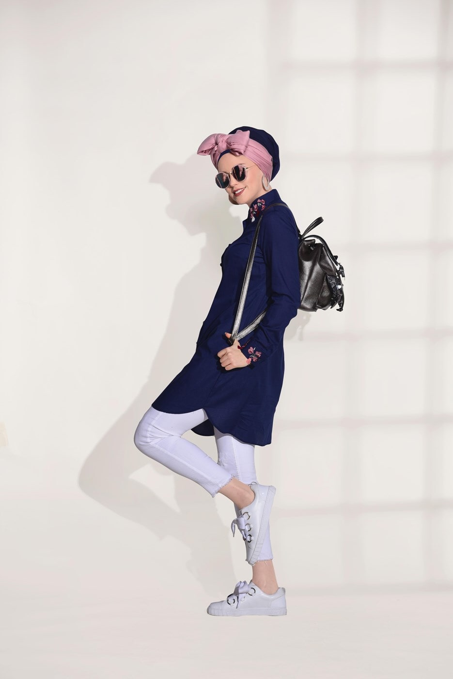 Tesettür giyim LACİVERT YAKASI VE MANŞETLERİ İŞLEME DETAYLI TUNİK 4514 