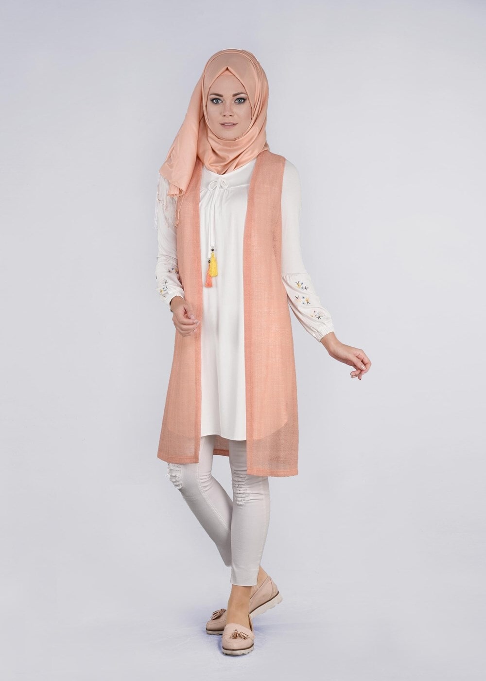 Tesettür giyim PUDRA KOLLARI NAKIŞ DETAYLI YELEKLİ 2&prime;Lİ TUNİK 4533 