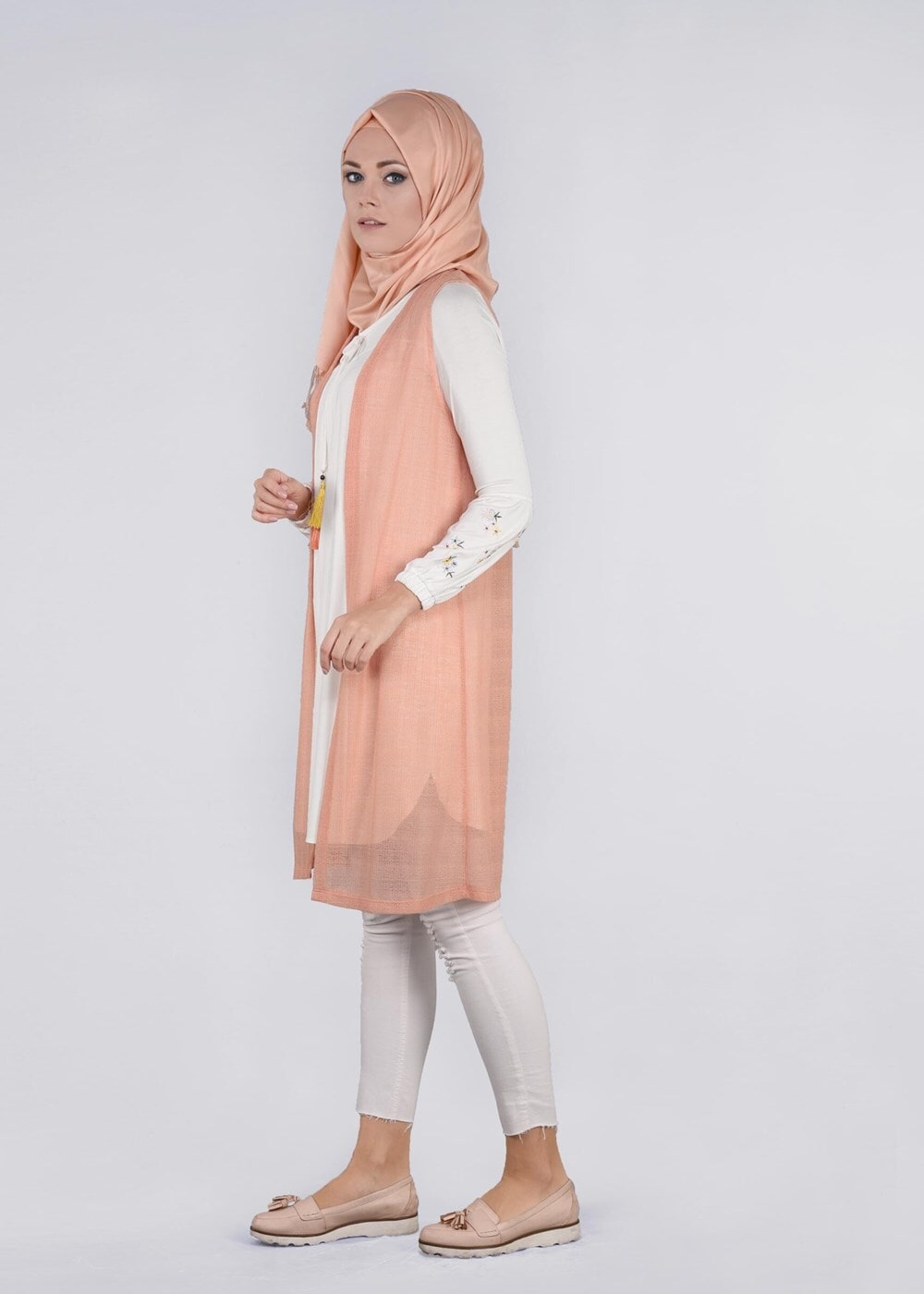 Tesettür giyim PUDRA KOLLARI NAKIŞ DETAYLI YELEKLİ 2&prime;Lİ TUNİK 4533 