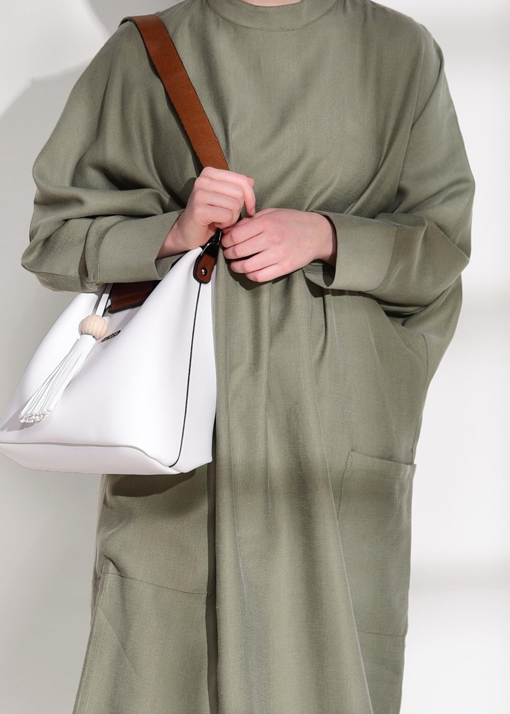 Tesettür giyim HAKİ T 5575 Asmiray- Cep Detaylı Salaş Tunik