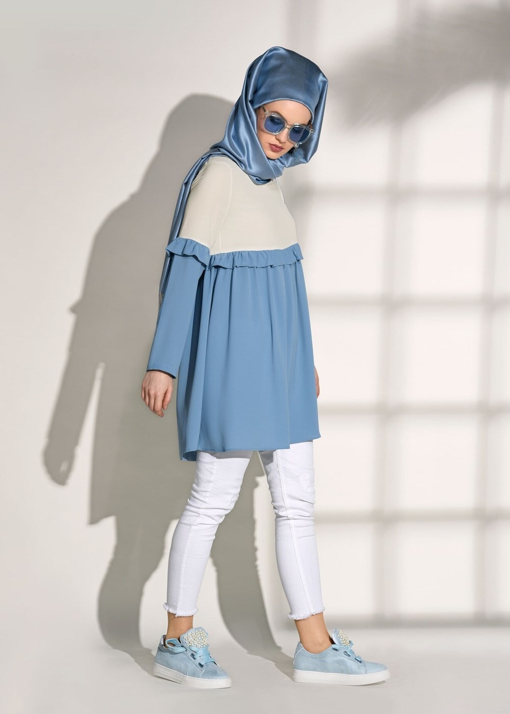 Tesettür giyim MAVİ T 5951 ModaBu-Fırfırlı Düğmeli Tunik