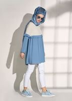 Tesettür giyim MAVİ T 5951 ModaBu-Fırfırlı Düğmeli Tunik