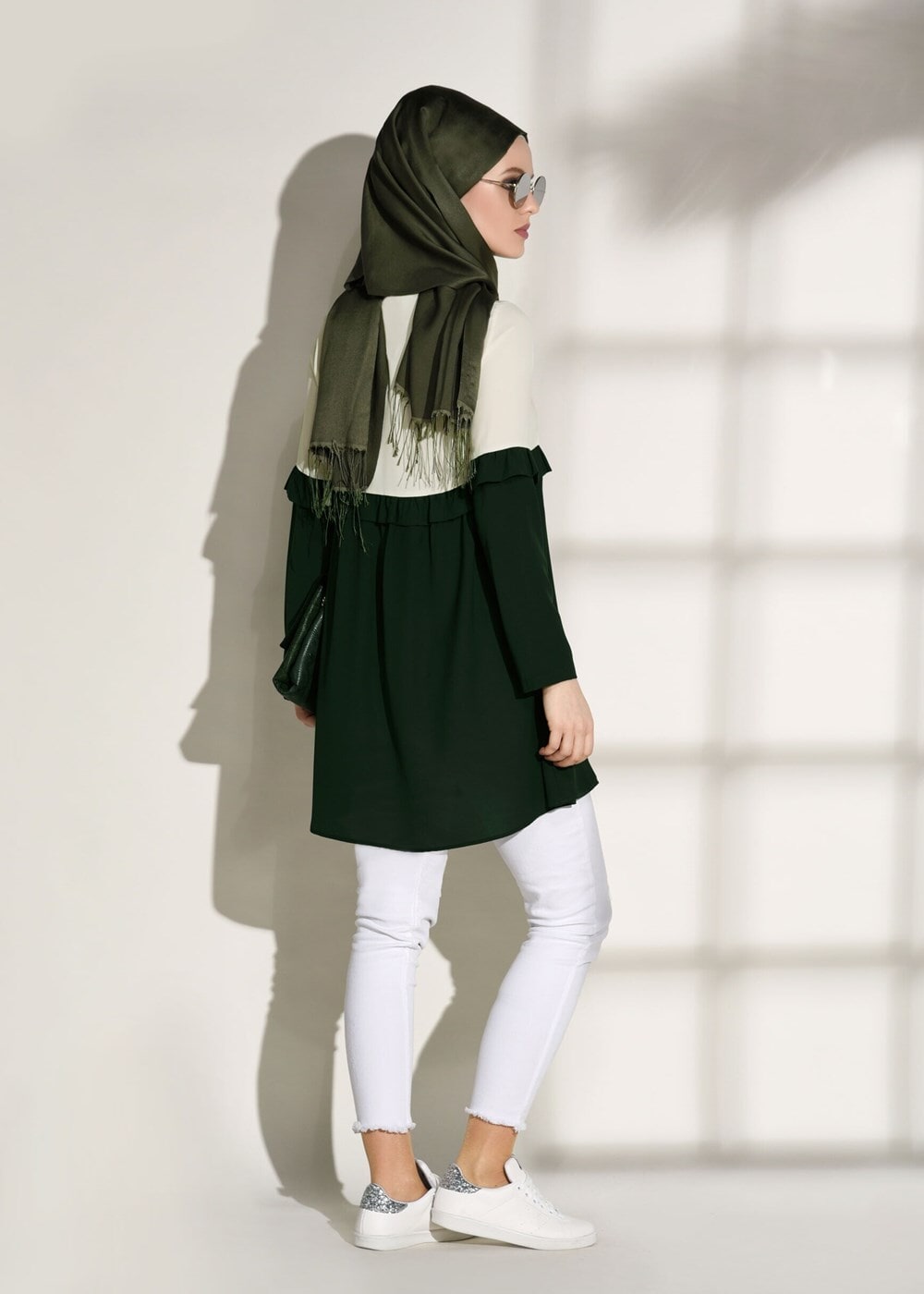 Tesettür giyim YEŞİL T 5951 ModaBu-Fırfırlı Düğmeli Tunik