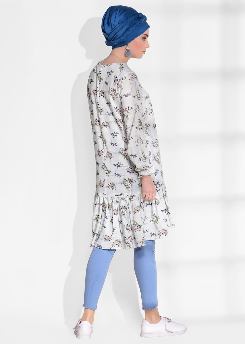 Tesettür giyim MAVİ T 5968 Mısra-Çiçek Desenli Tunik