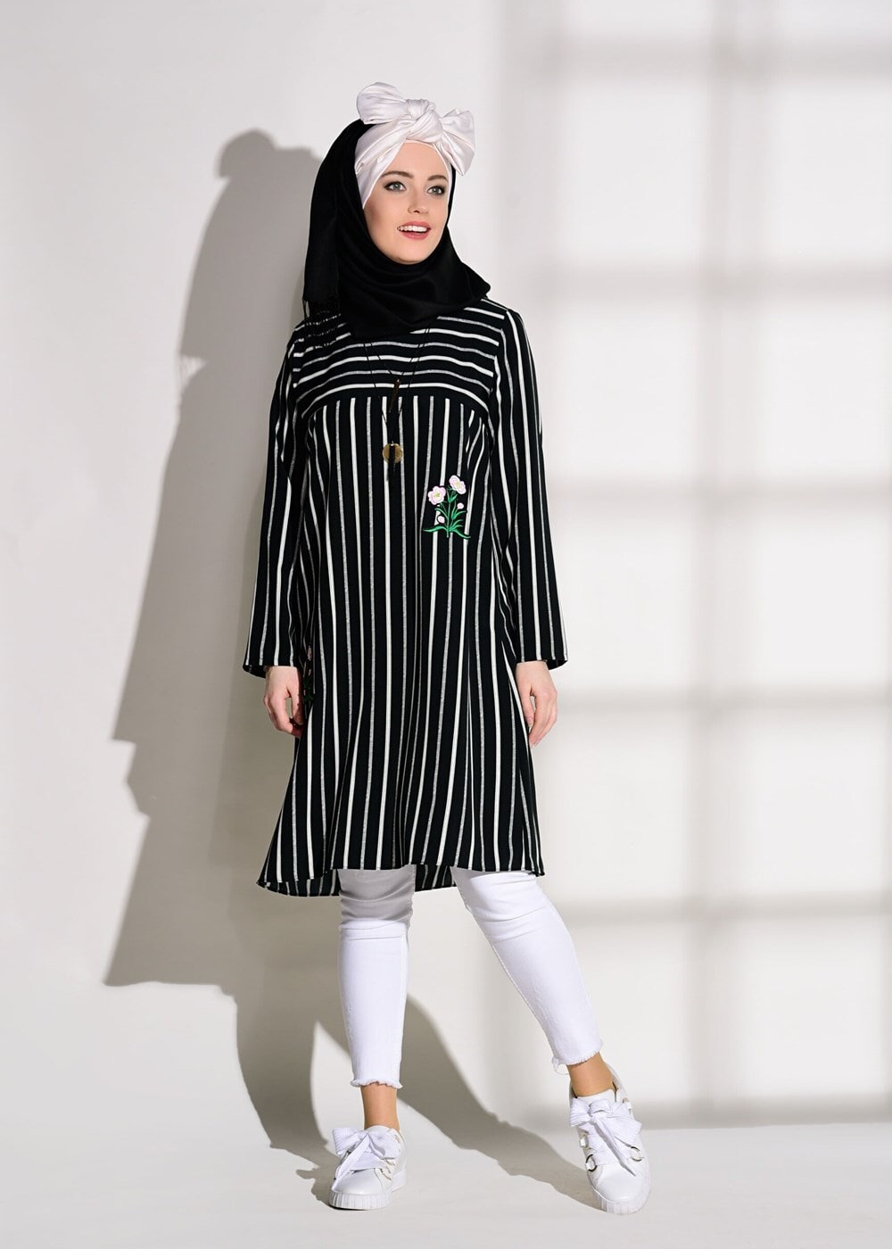 Tesettür giyim SİYAH T 6365 Asmiray-Çizgi Desenli Nakışlı Tunik