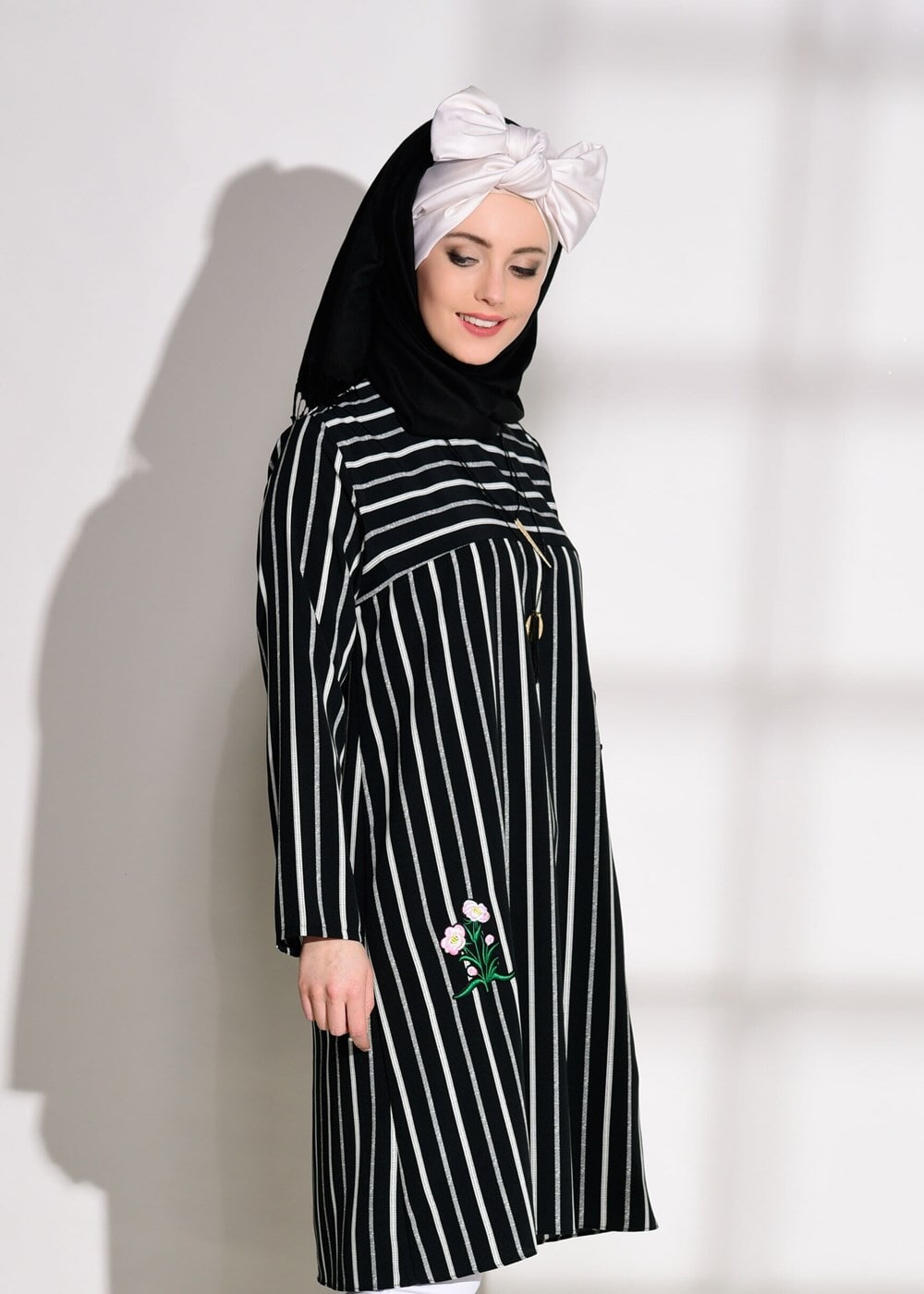 Tesettür giyim SİYAH T 6365 Asmiray-Çizgi Desenli Nakışlı Tunik