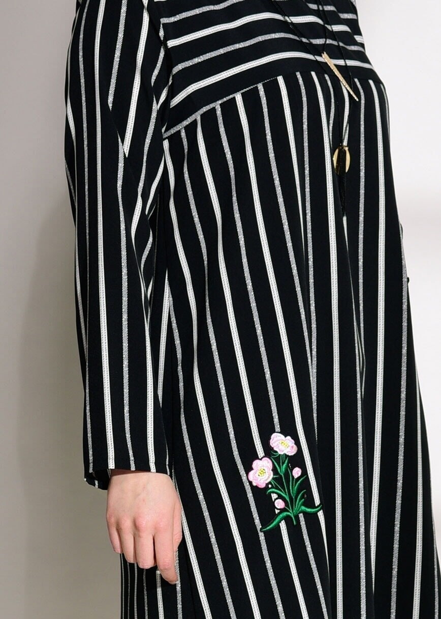 Tesettür giyim SİYAH T 6365 Asmiray-Çizgi Desenli Nakışlı Tunik