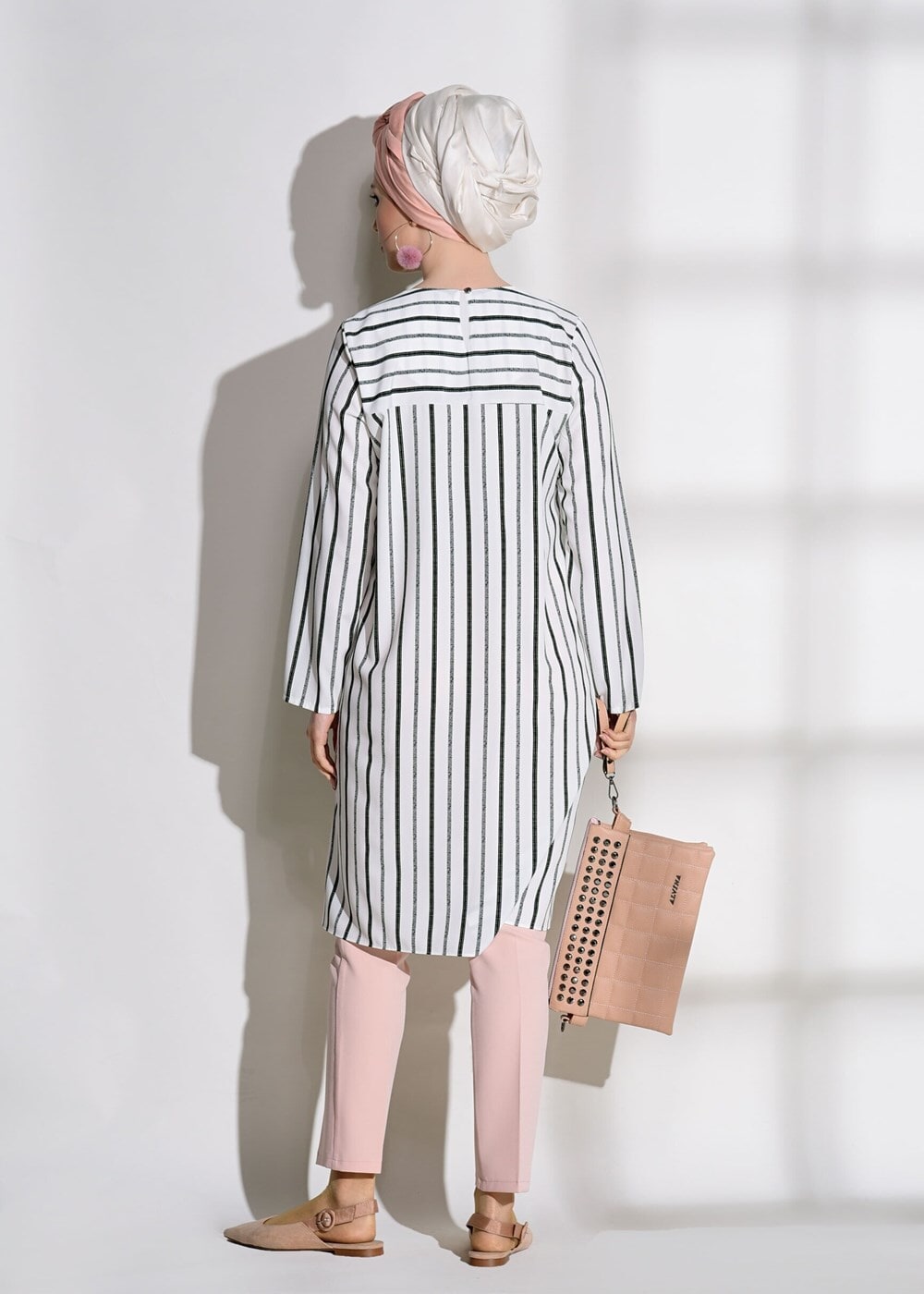 Tesettür giyim KREM T 6365 Asmiray-Çizgi Desenli Nakışlı Tunik