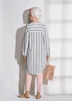 Tesettür giyim KREM T 6365 Asmiray-Çizgi Desenli Nakışlı Tunik